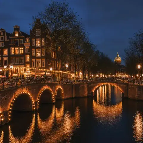 Amsterdam Grachtenfahrt bei Nacht 2026: Der komplette Abend-Guide